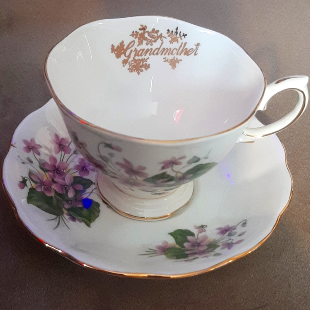Royal Albert Sweet Violet "Grandmother" cup / saucer